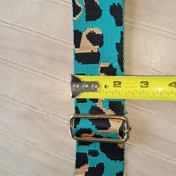 Ahdorned Guitar Style Cheetah Animal Print Crossbody Gold Hardwear Strap - Picture 8 of 8